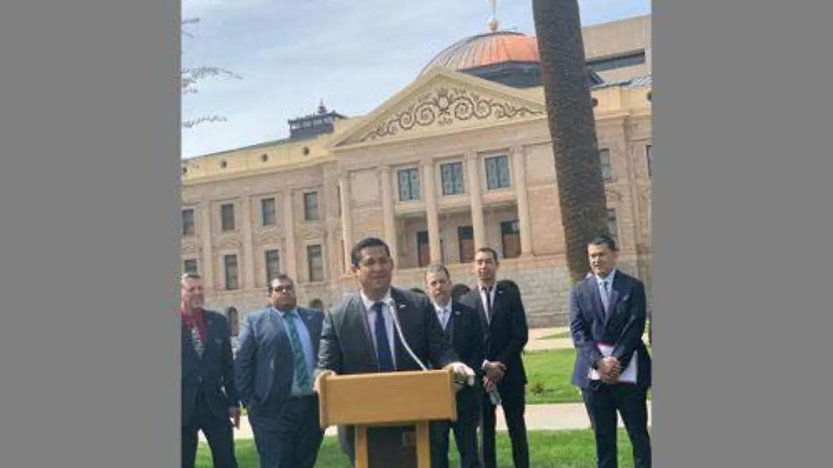 Gobernador en el Congreso de Arizona  (1) OKOKOK