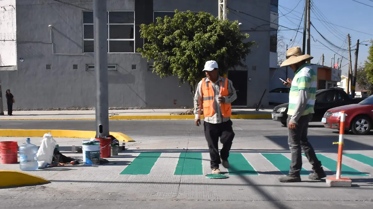 pinta de pasos peatonales (2)