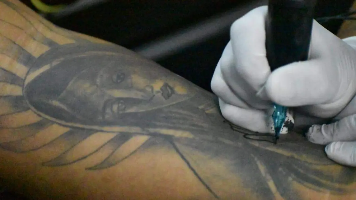 Rafael-Ayala-ha-tatuado