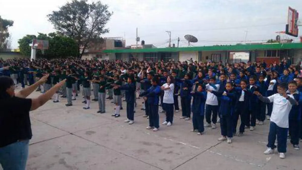 MILES DE ALUMNOS EL OK