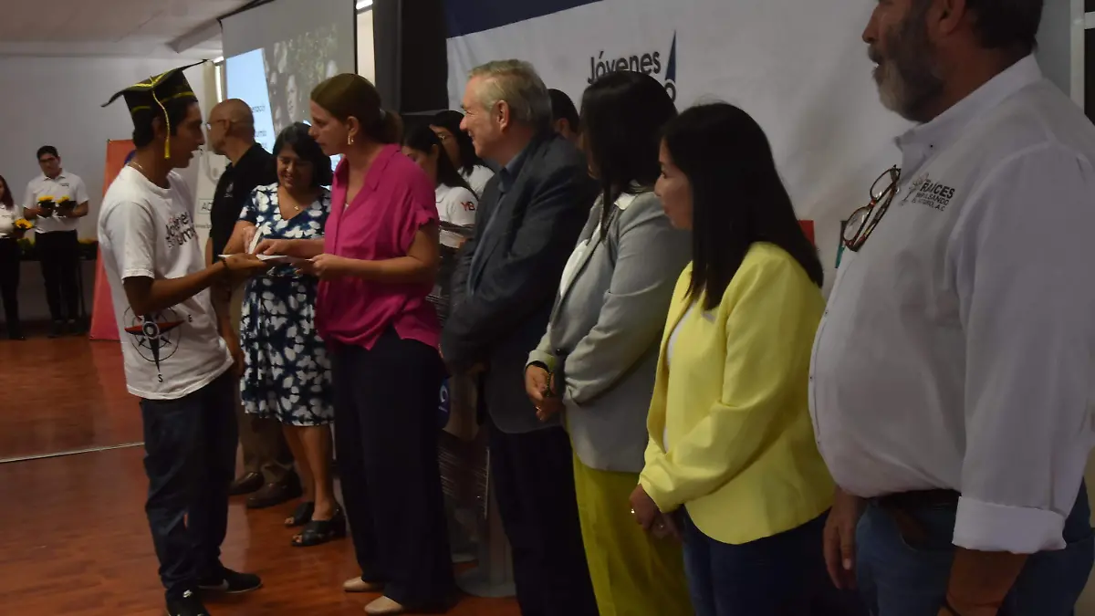 JOVENES CON RUMBO (2)