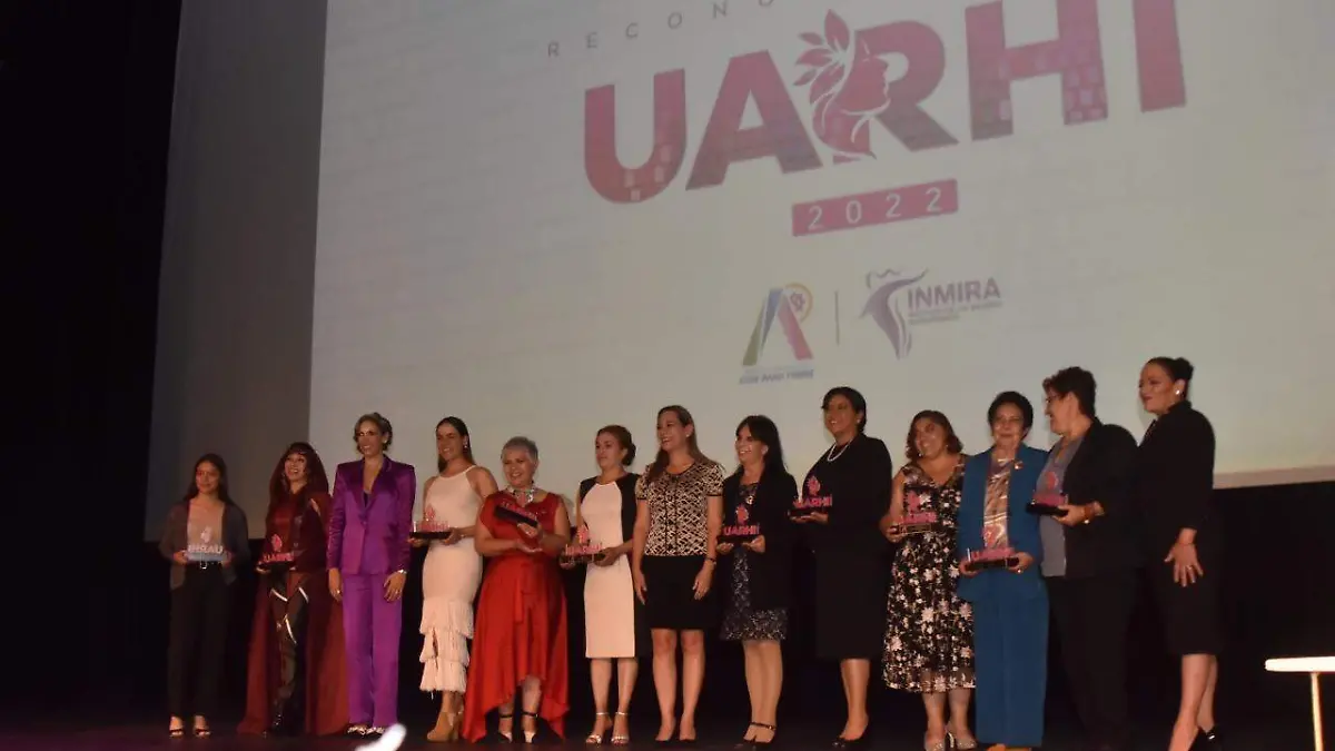 Reconocen-con-premio-Uarhi  (6)