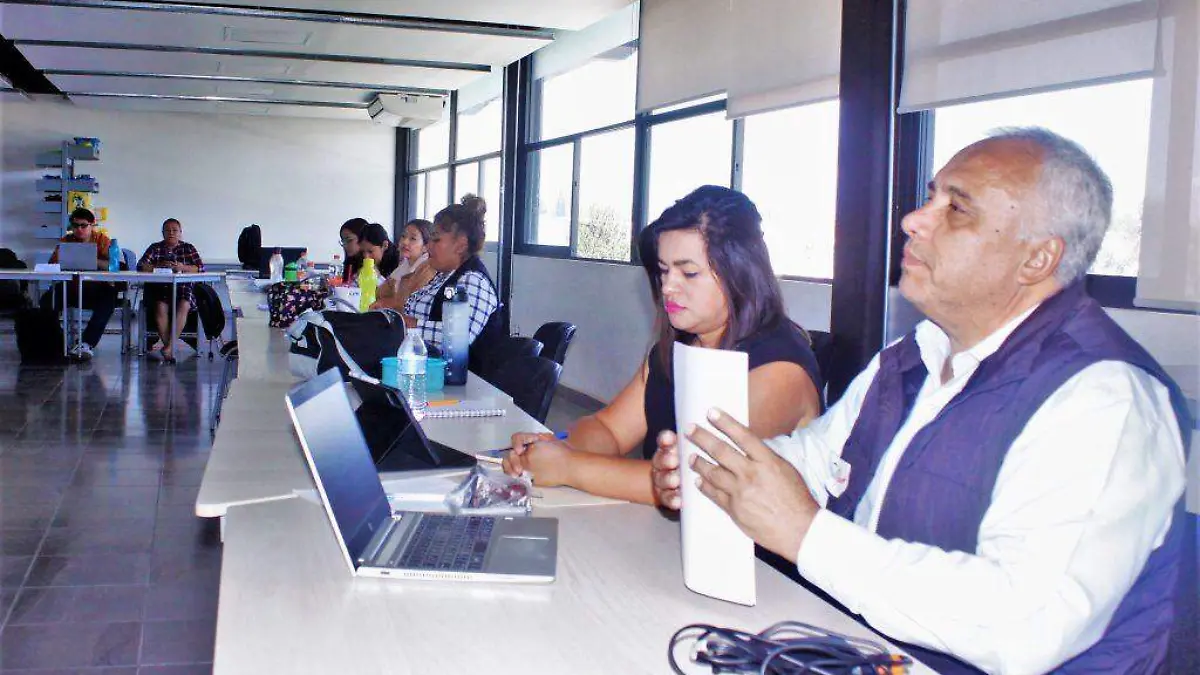 CAPACITAN A MAESTROS  (3)