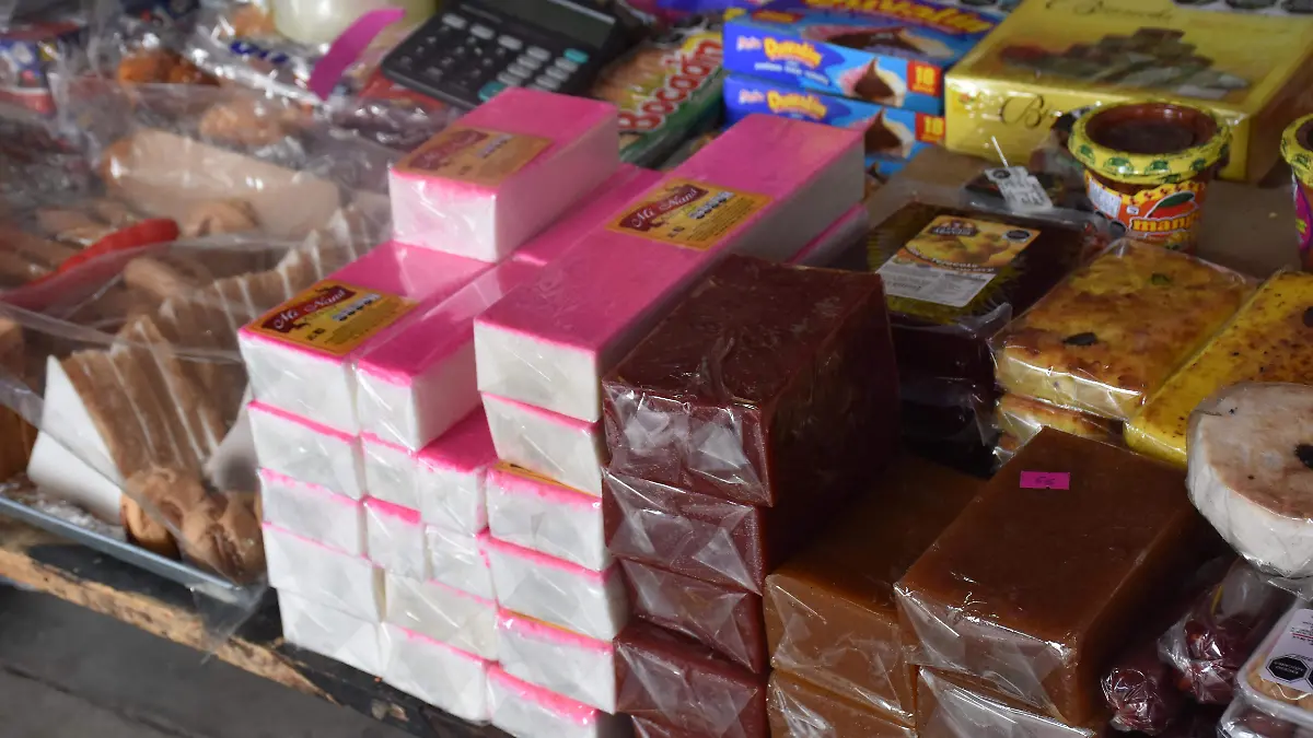 Comerciantes-de-dulces-esperan  (2)