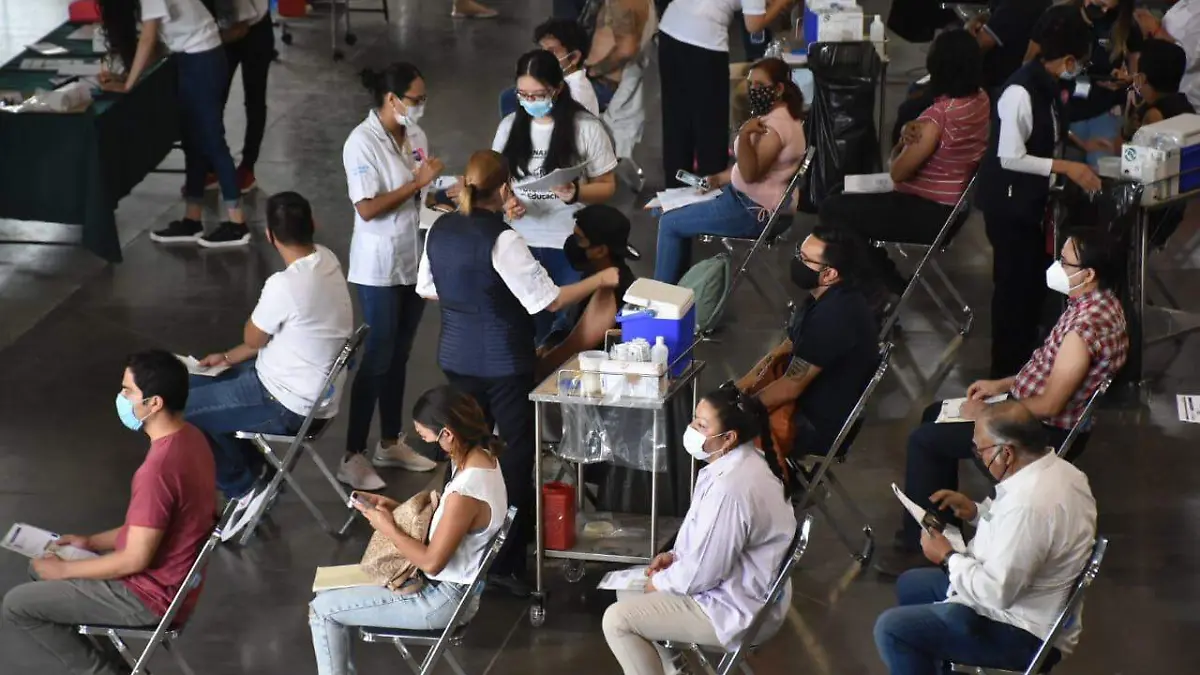 Continua-sin-incidentes-vacunación-para-maestros  (4)