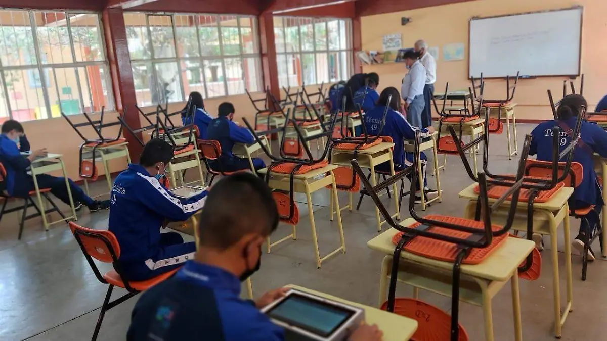 RESAGO EDUCATIVO Y DESAPARICION DE FONDOS (3)