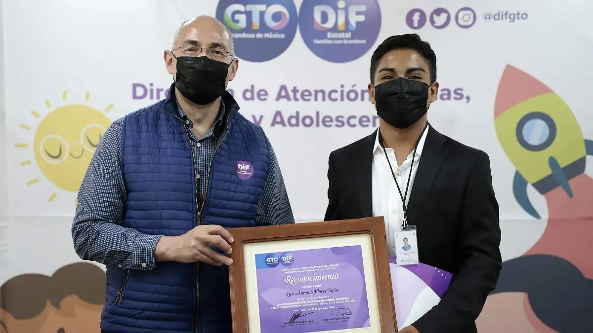 Reconoce-DIF-Estatal-a-salmantino (4)