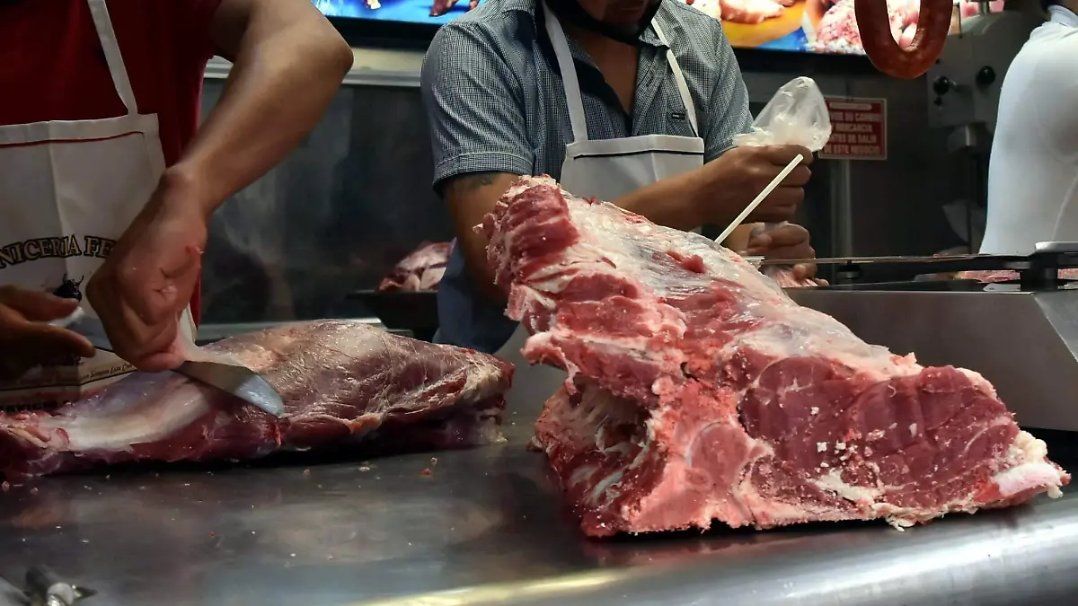 SUBE LA CARNE DE RES