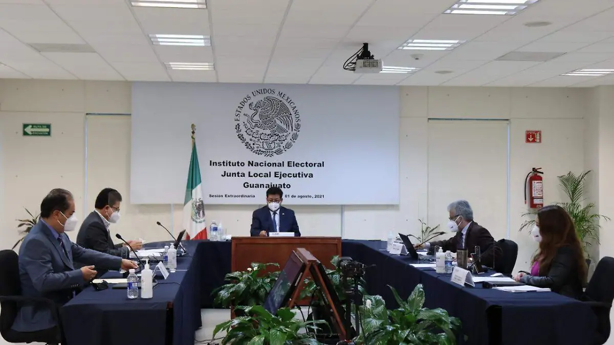 INE-se-instala-en-sesión-permanente  (1)