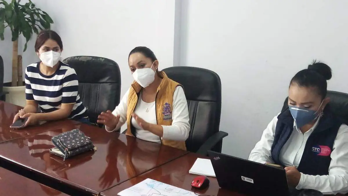 Se-reúnen-con-la-alcaldesa-Ana-Rosa-Bueno -Macias (1)