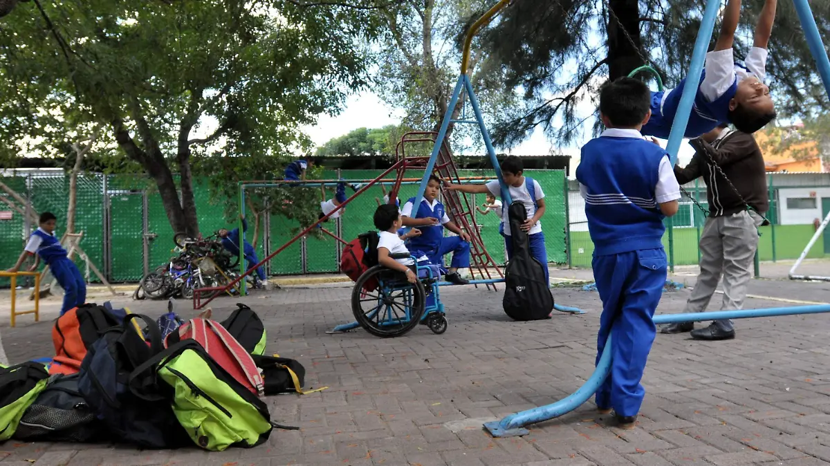 NIÑOS FUERFANOS (2)