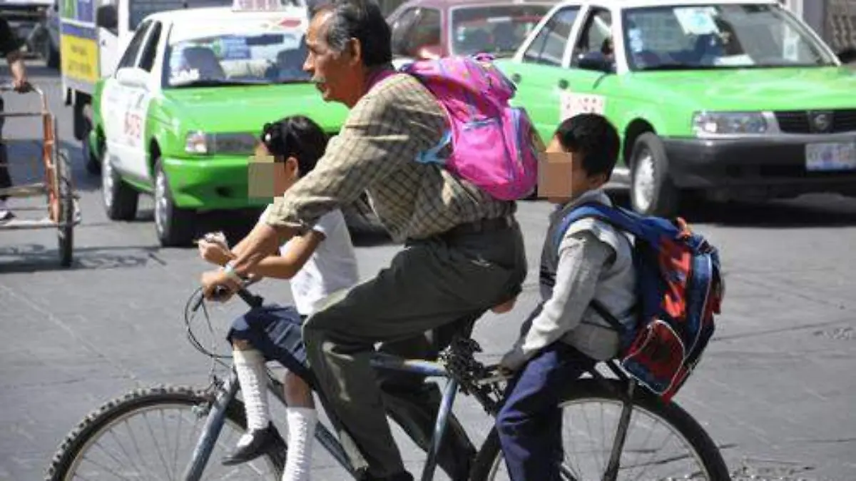 FOTO 1.- REGRESO A CLASES