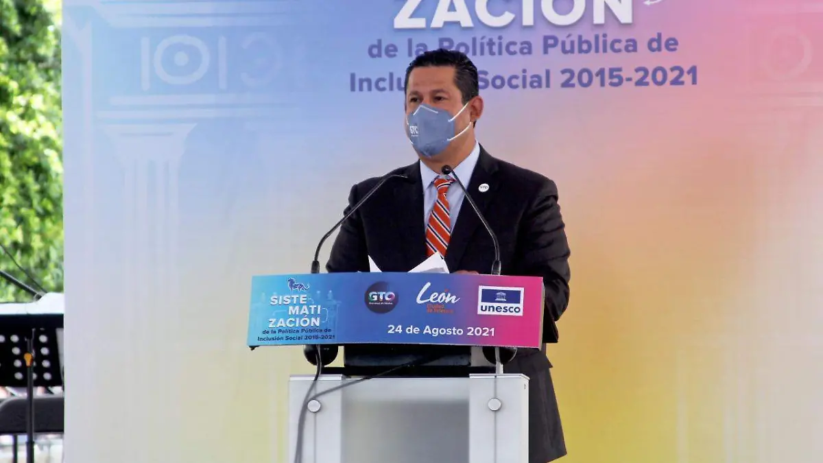 Con-el-que-a-través