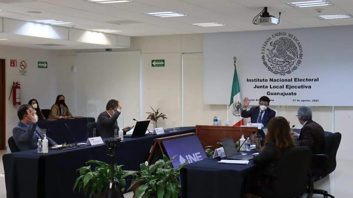 INE-se-instala-en-sesión-permanente  (2)