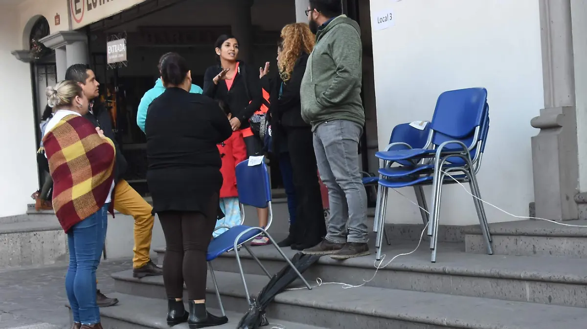 SILLAS (2)