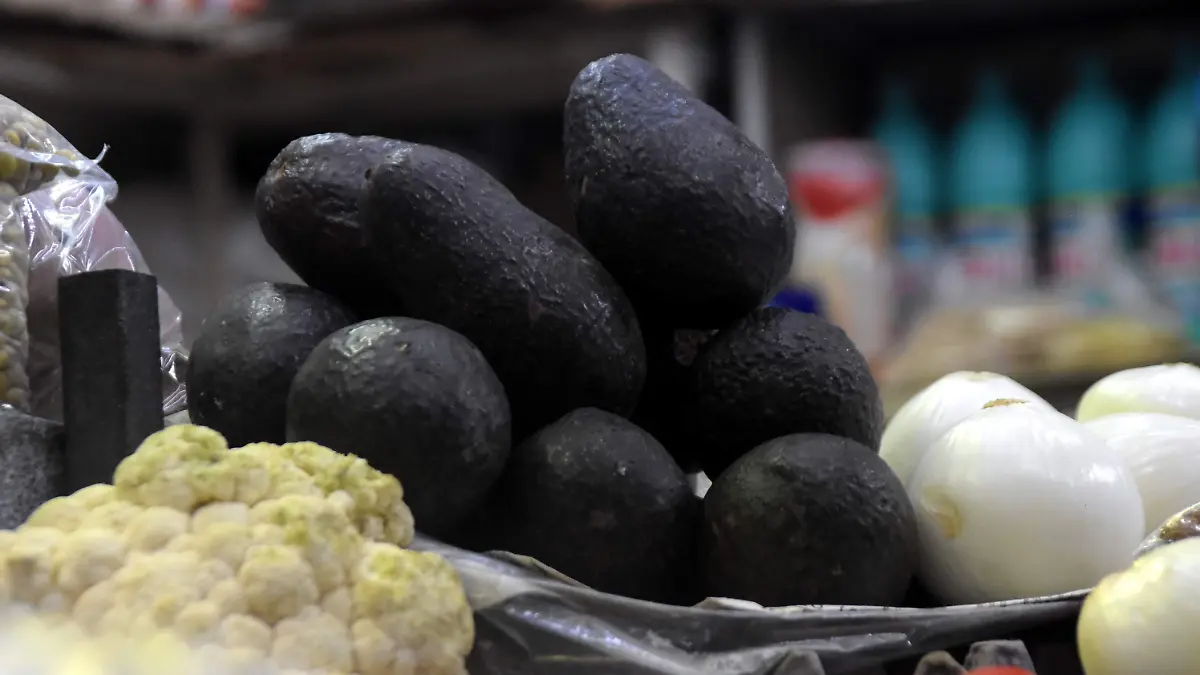 El-aguacate-por-los-cielos (1)