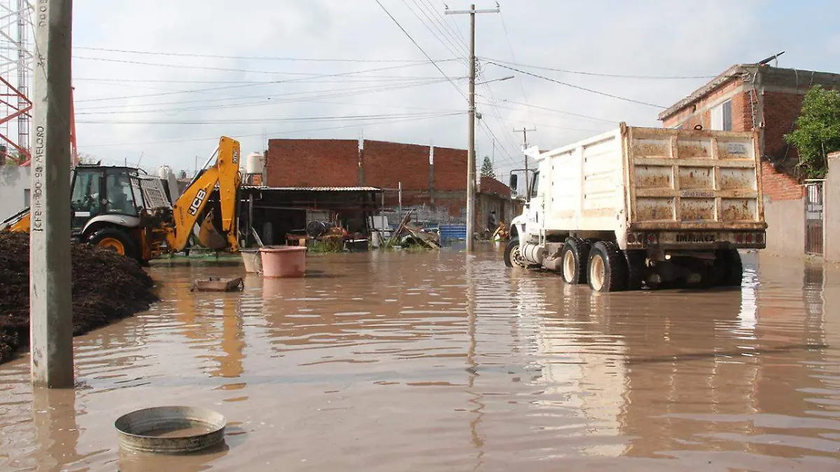 Lluvia-ocasiona-inundaciones-en-comunidades