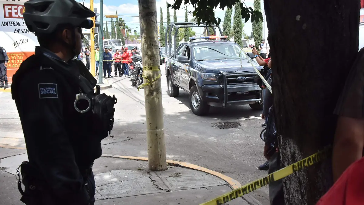 MARRUFO Y POLICIAS (2)
