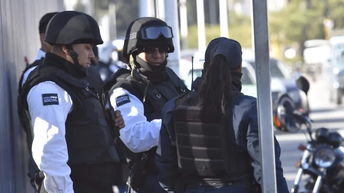 EQUIPAMIENTO A POLICIAS (2)