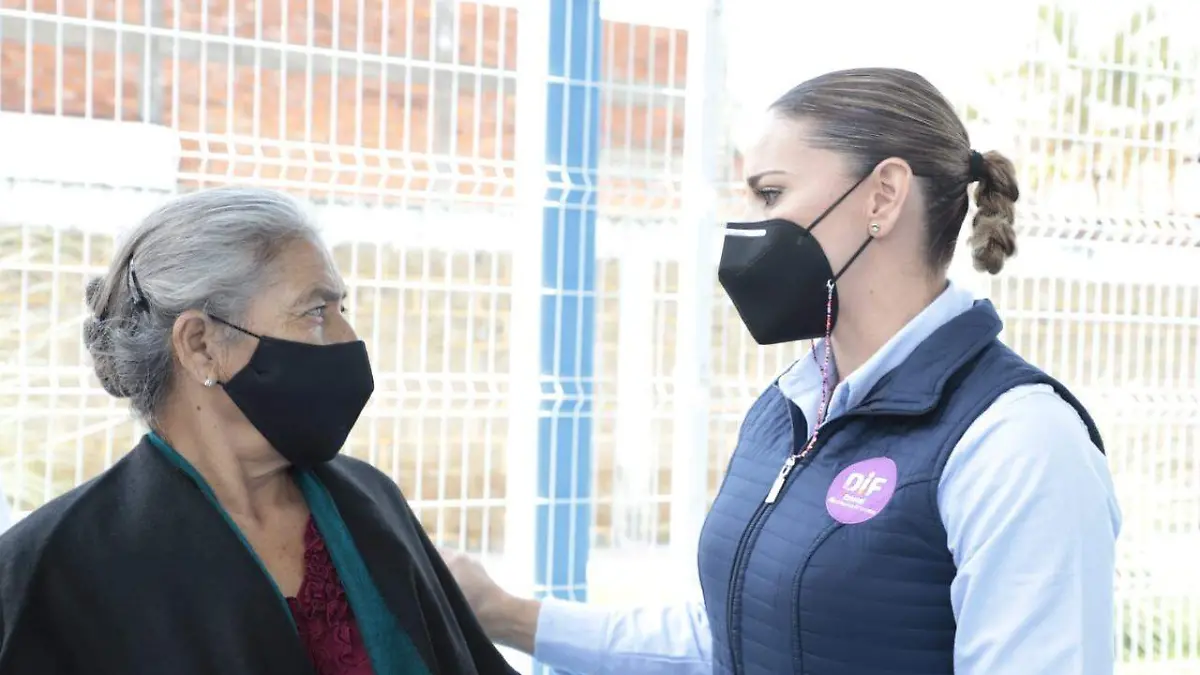 La-presidenta-del-DIF