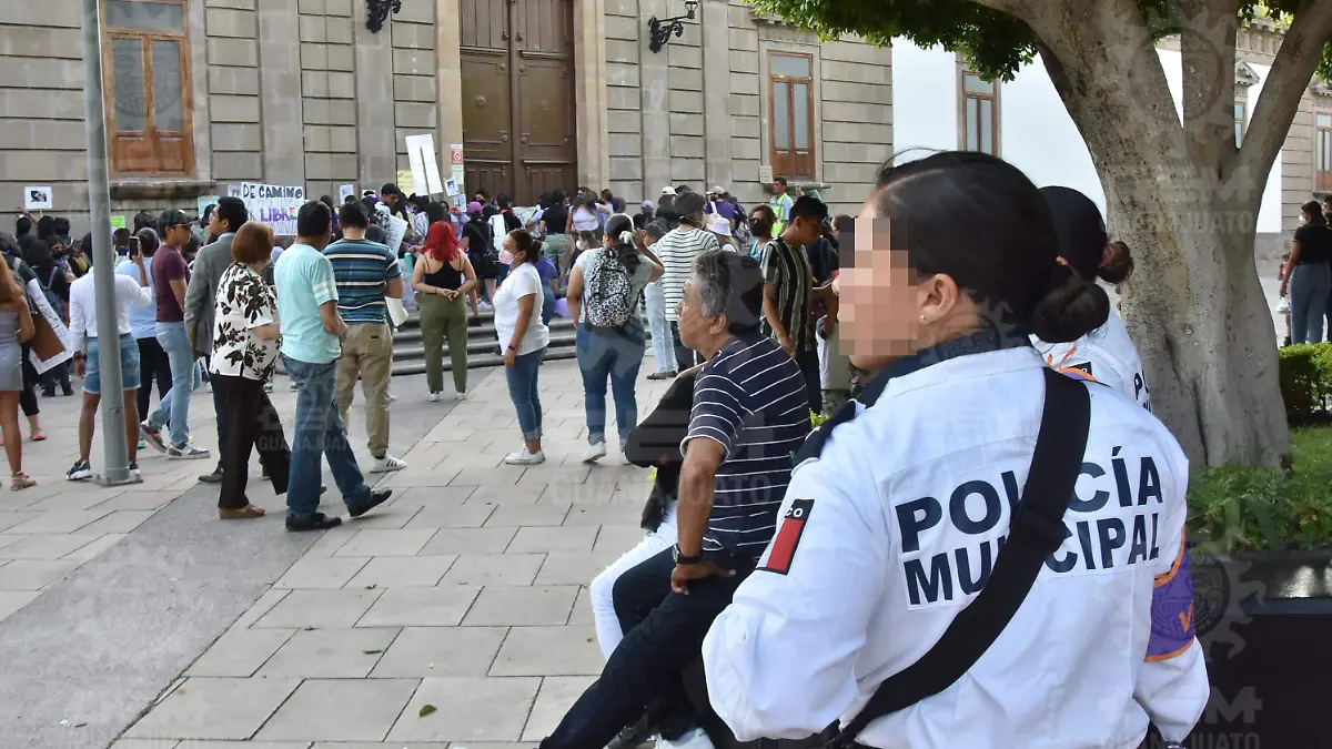 POLICIAS-Y-MARCHA-OKOKOK