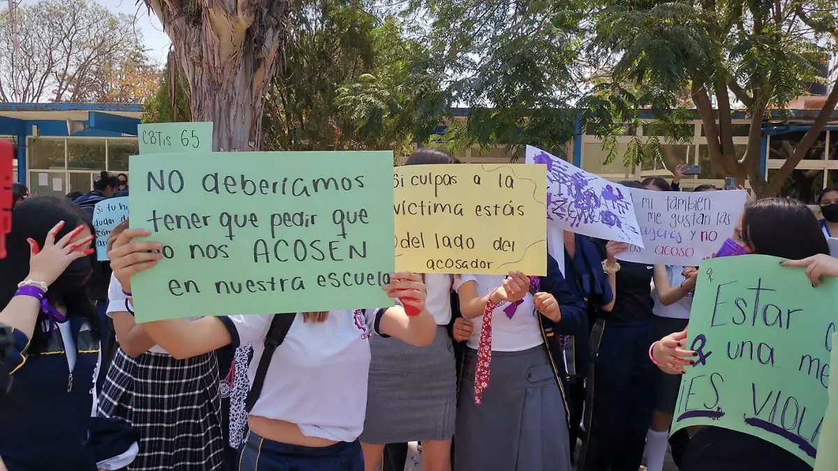 Realizan-manifestación-alumnas (4)