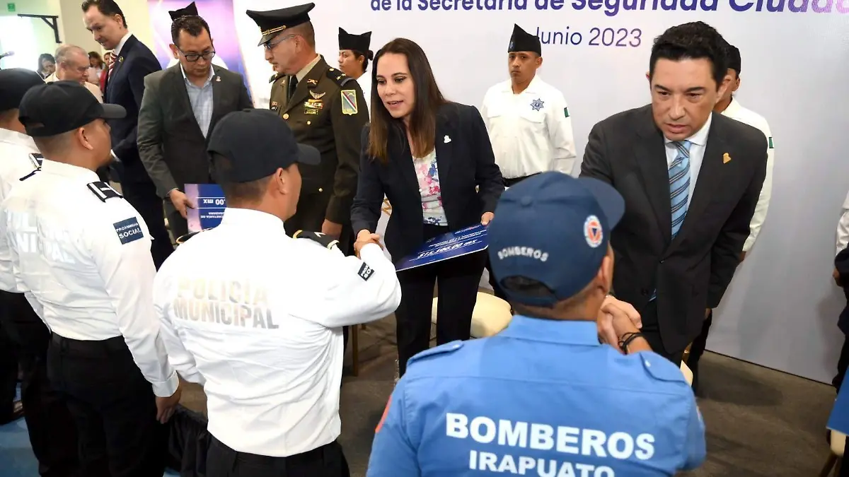 Reconocen-labor-de-policías (1)