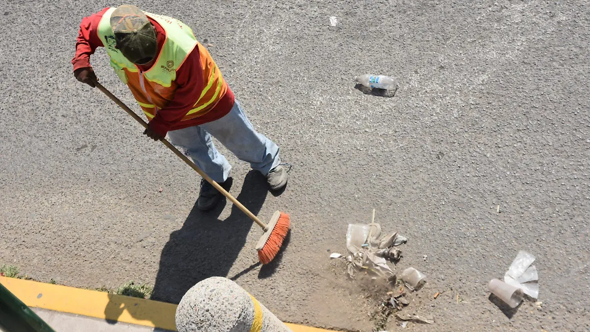 BARRIENDO ASEO PUBLICO