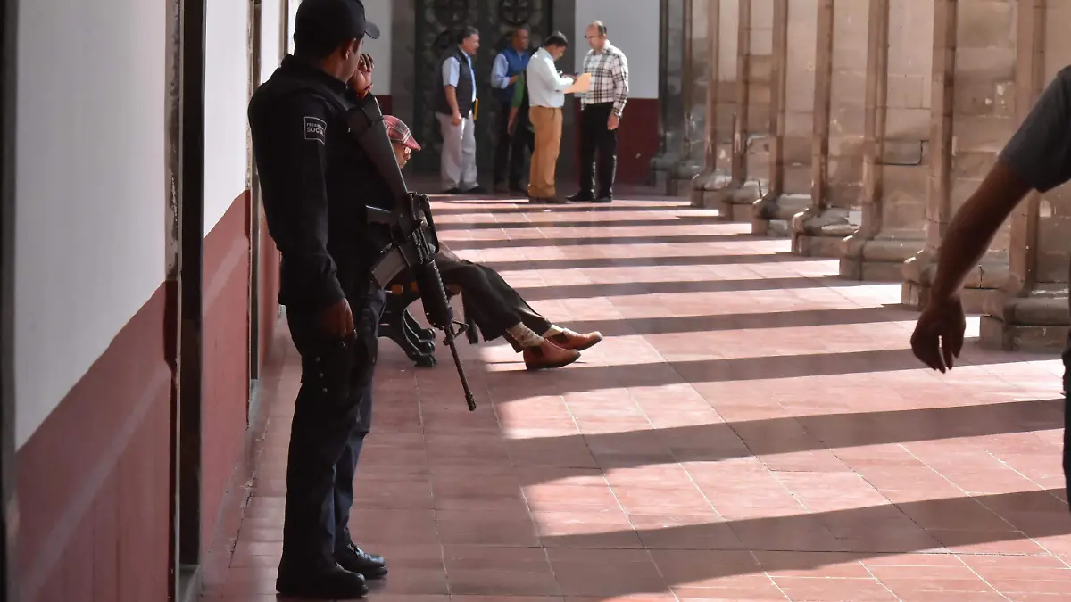 POLICIAS MUNICIPALES (4)