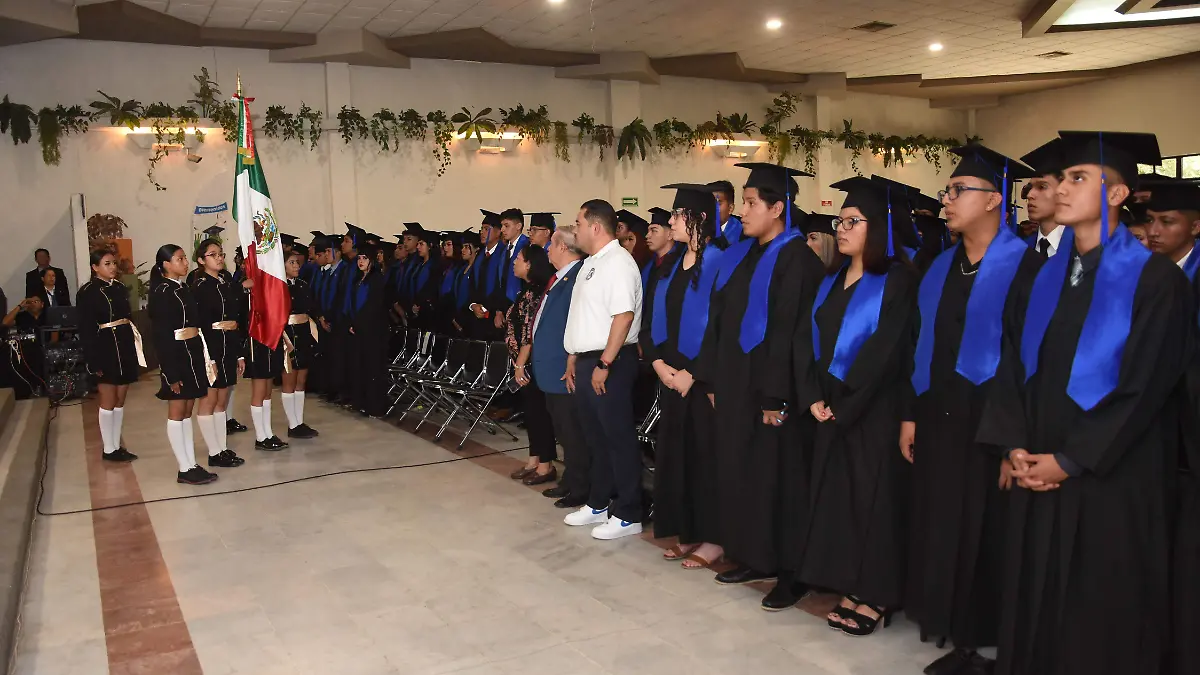 GRADUADOS (2)