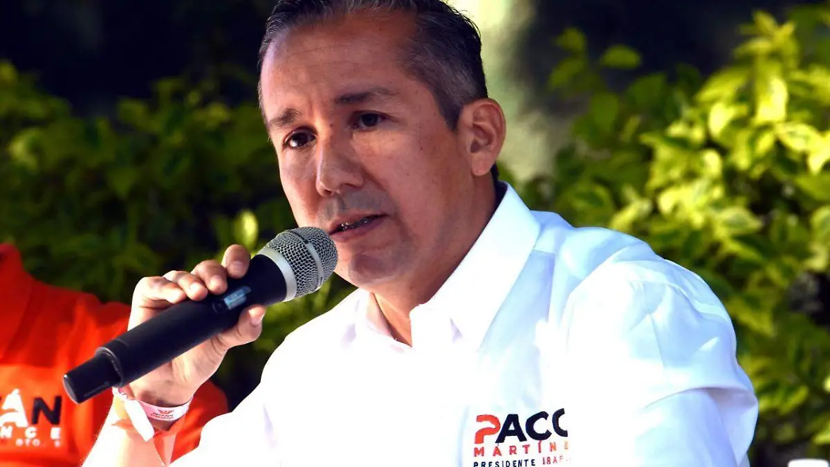 Paco Martinez firma sus compromisos en su arranque de campaña  (2)
