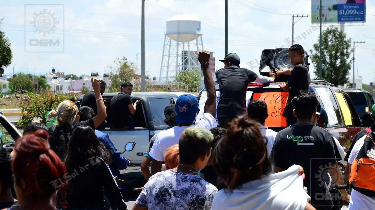 CON UNA CARAVANA OKOKOK