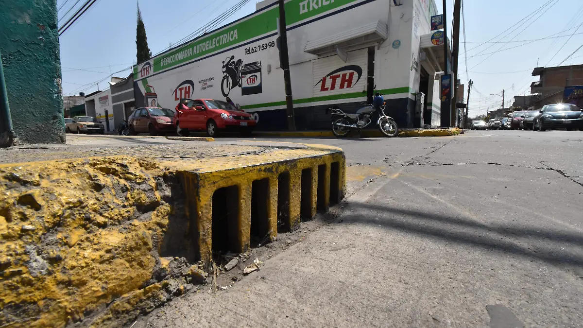 Reposición-de-tapas-de-alcantarilla-robadas (2)