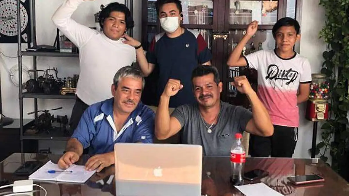 Ganan-medallas-jovenes-en-robotica