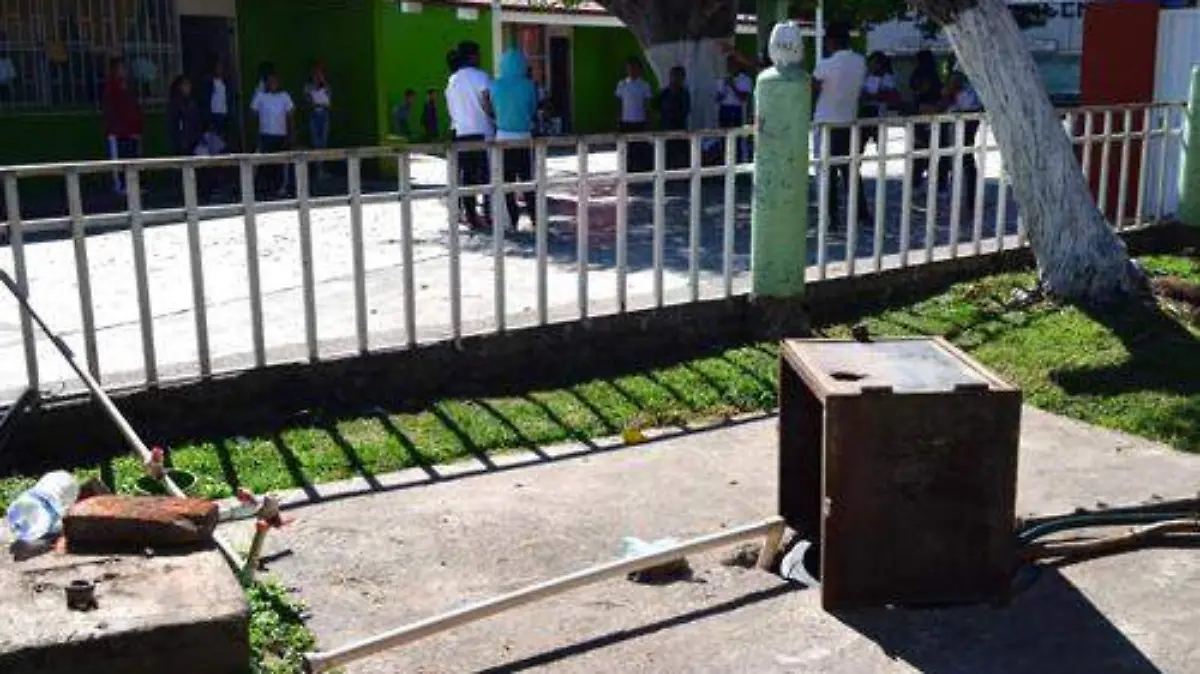 falta de agua escuela (2)