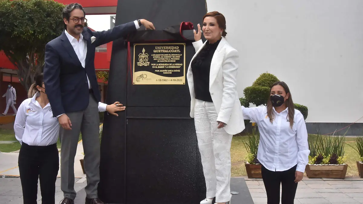 Develan-placa-en-honor