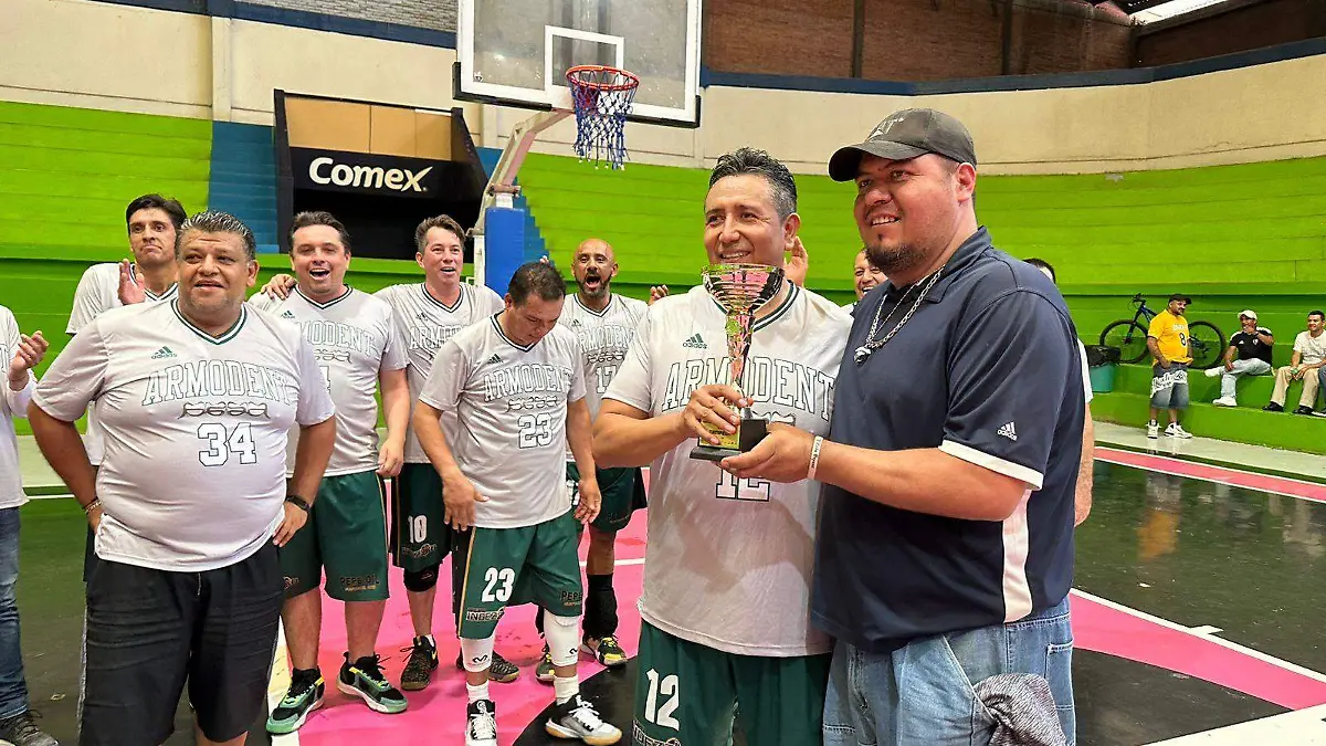 La-entrega-del-trofeo