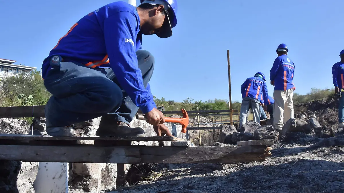 TRABAJADOR DE CONSTRUCCION