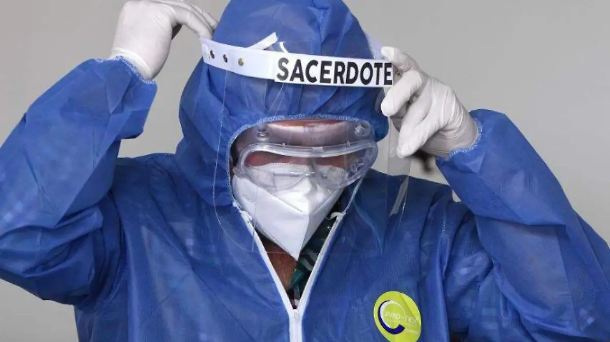 Los sacerdotes se usan trajes especiales como protección