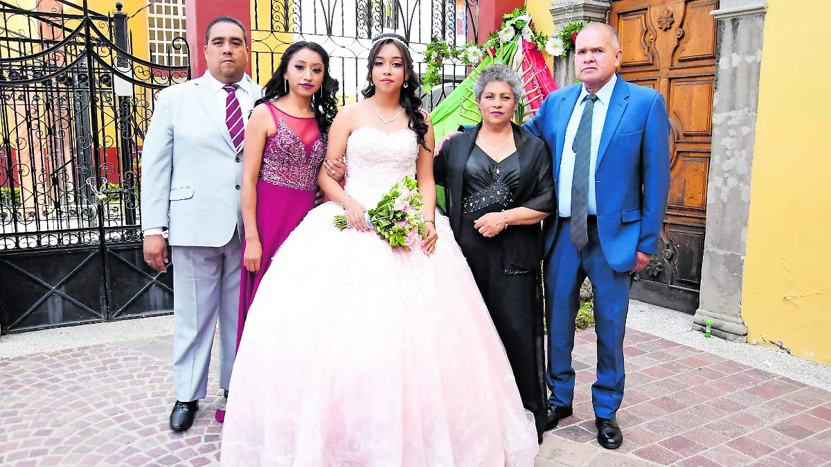 Claudia-tiene-inolvidable-fiesta  (1)