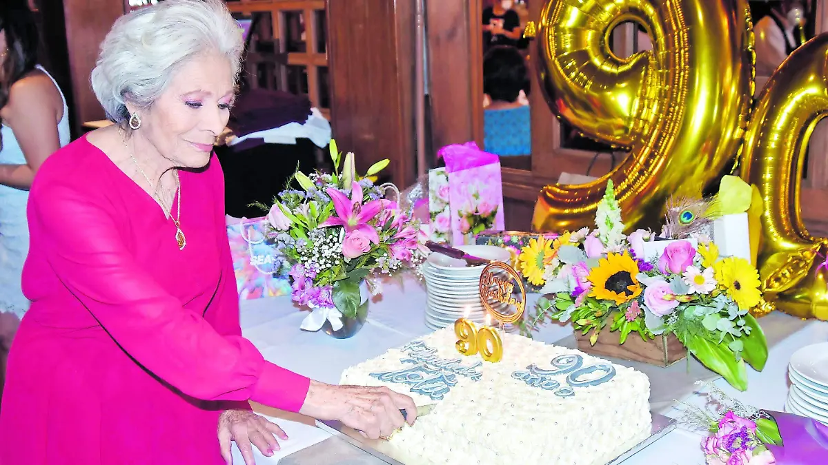 Tota-Romero-de-Guzmán (1)