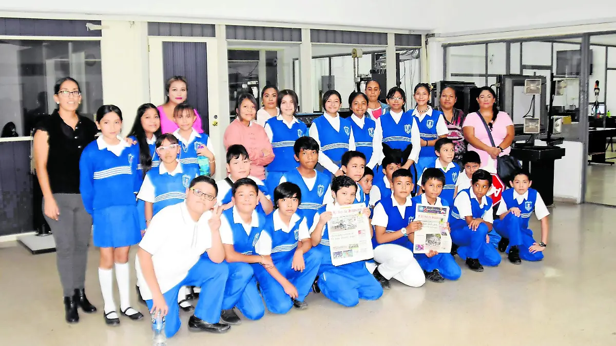Estudiantes-visitan-periodico (3)