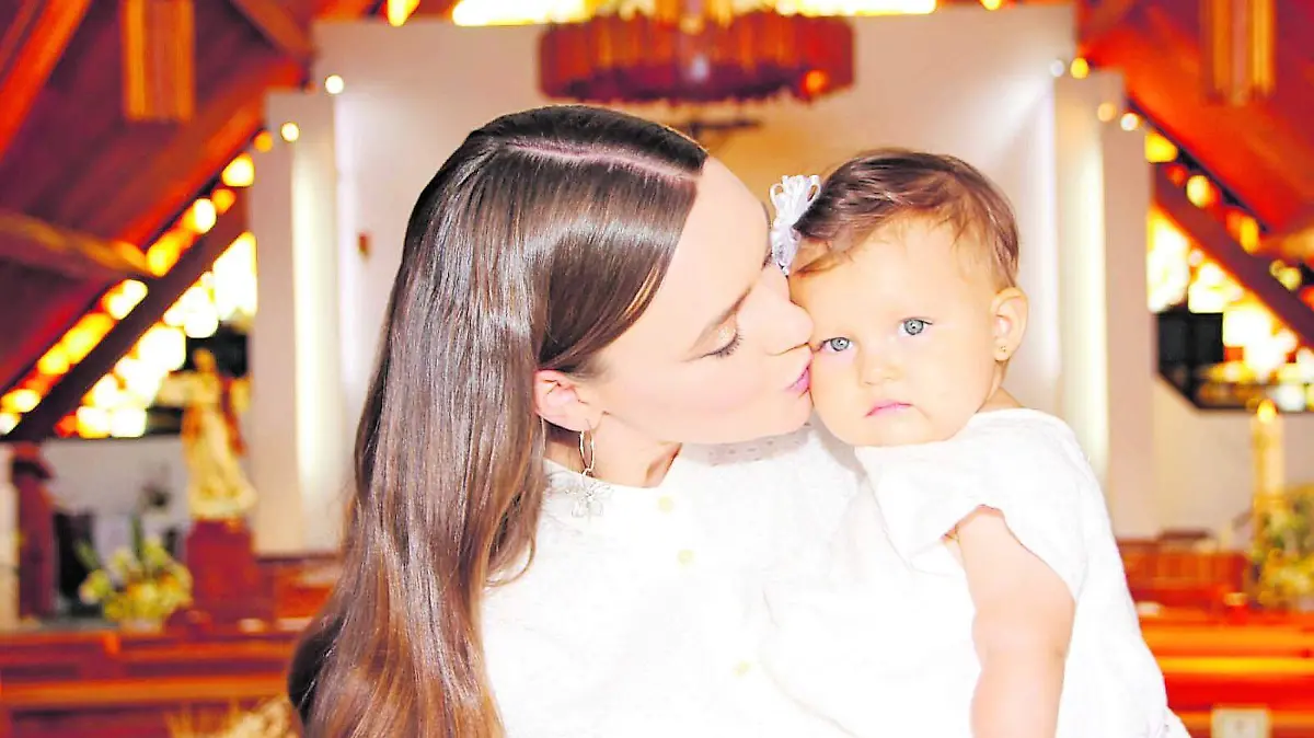 bautizan-a-Emilia (1)