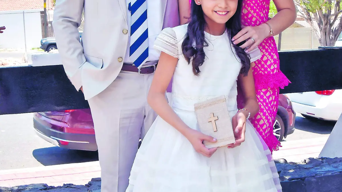 Pily-e-Inés-son-comulgantes (5)