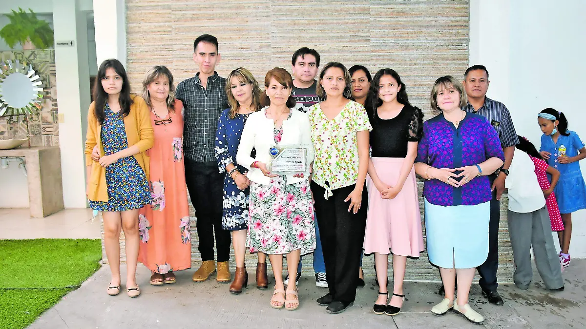 Carmen-Cisneros-se-jubila (2)