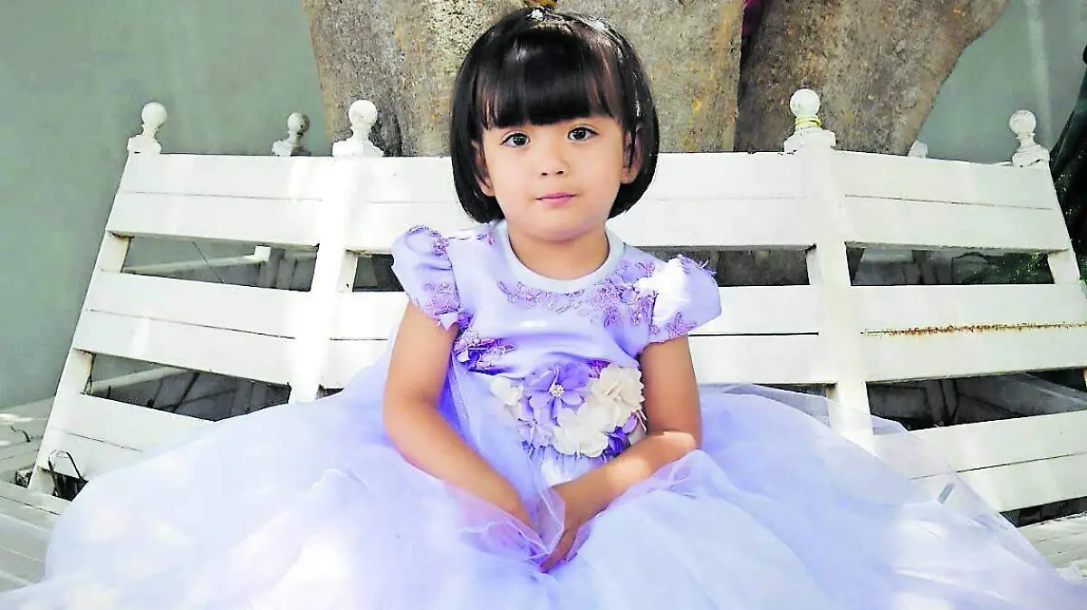 Ana-Lucía-tres-años  (1)