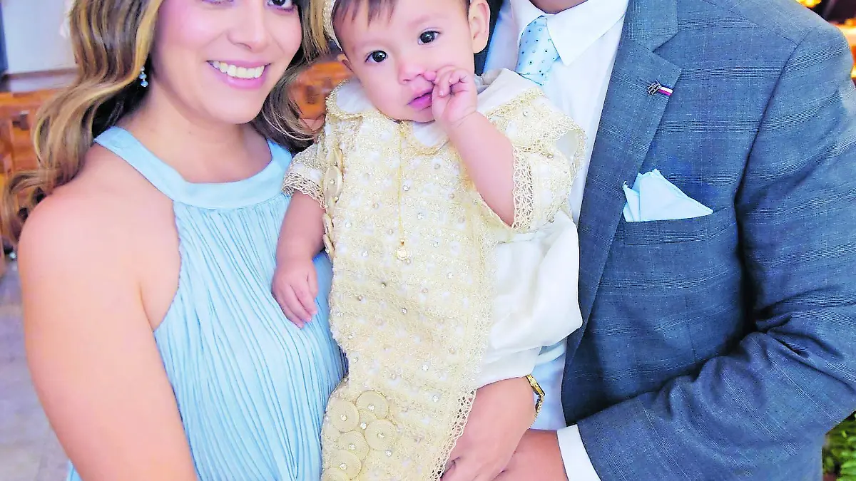 Mauro Julián con sus padres