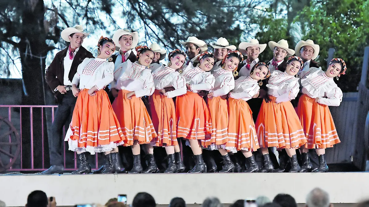 Compañía-del-Instituto-Irapuato (3)