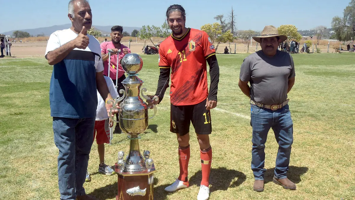 El-trofeo-para-los-campeones