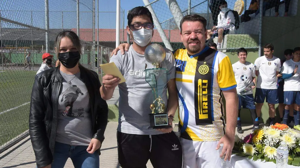 La-entrega-del-trofeo